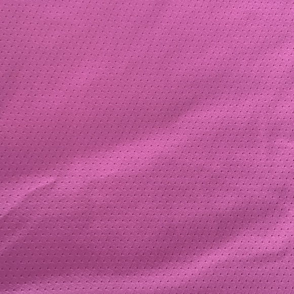 UA women’s T-shirt - Picture 3 of 3